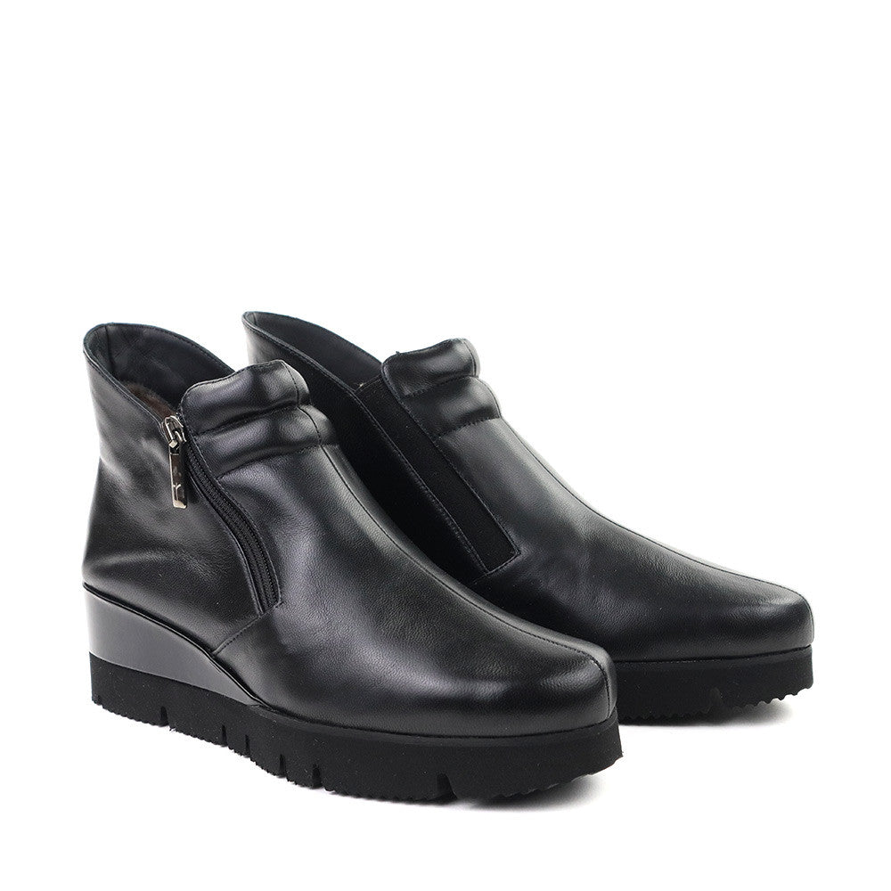 Thierry Rabotin Danari 3584 Black Nappa angle view - Hanig's Footwear