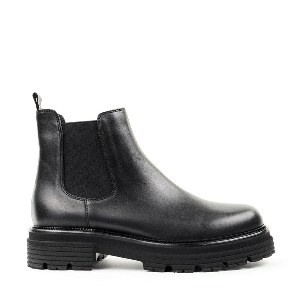 Mat 20 3250 Boot Black side view - Hanig's Footwear