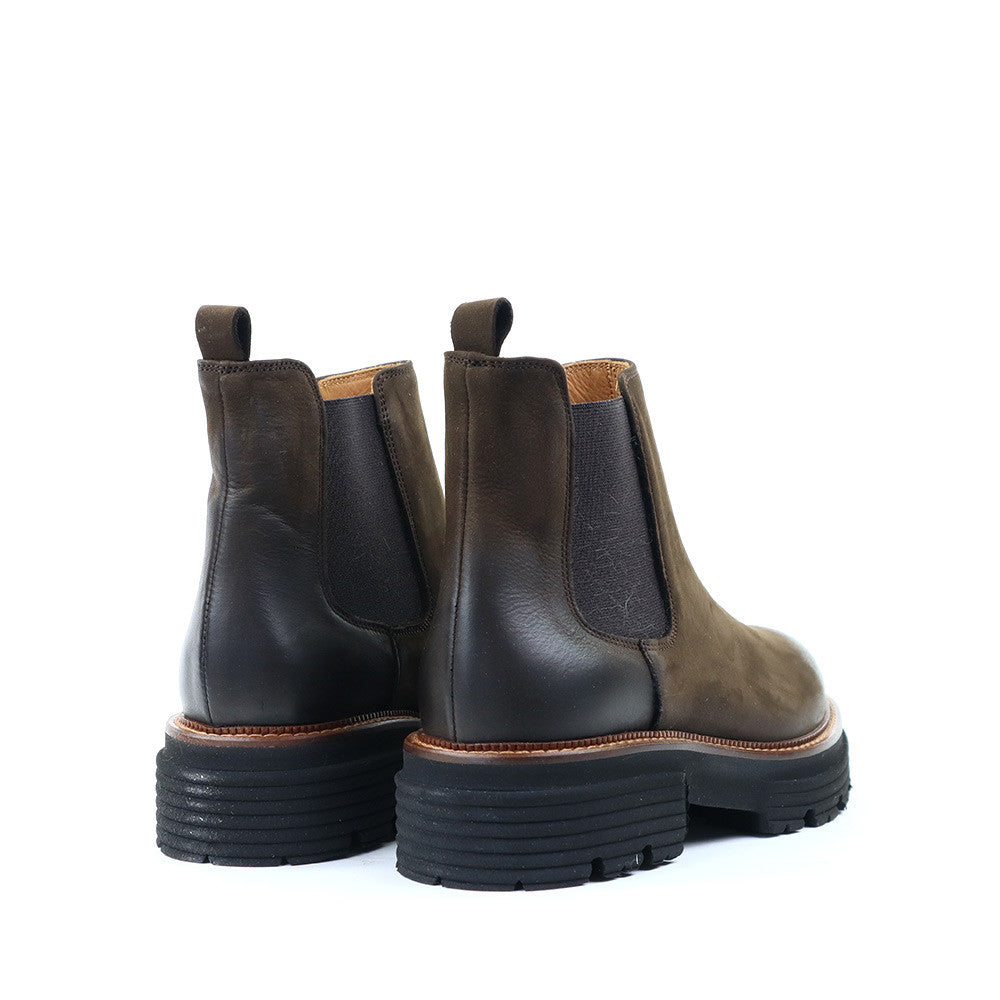 Mat 20 3250 Boot Brown heel view - Hanig's Footwear