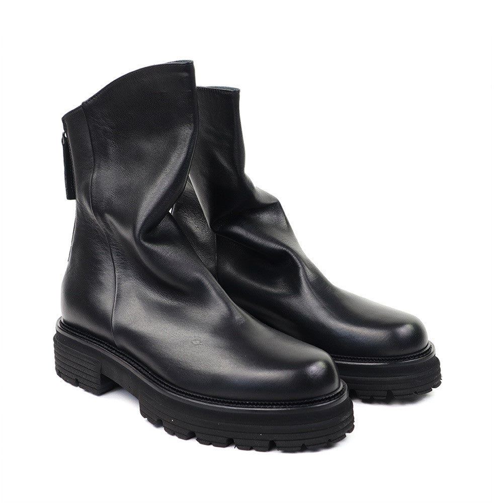 Mat 20 3270 Boot Black angle view - Hanig's Footwear