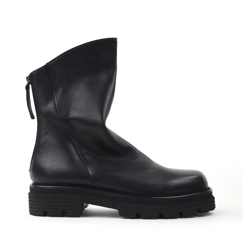 Mat 20 3270 Boot Black side view - Hanig's Footwear