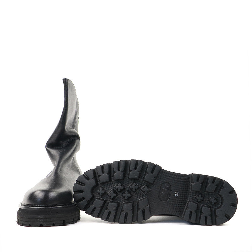 Mat 20 3270 Boot Black sole view - Hanig's Footwear