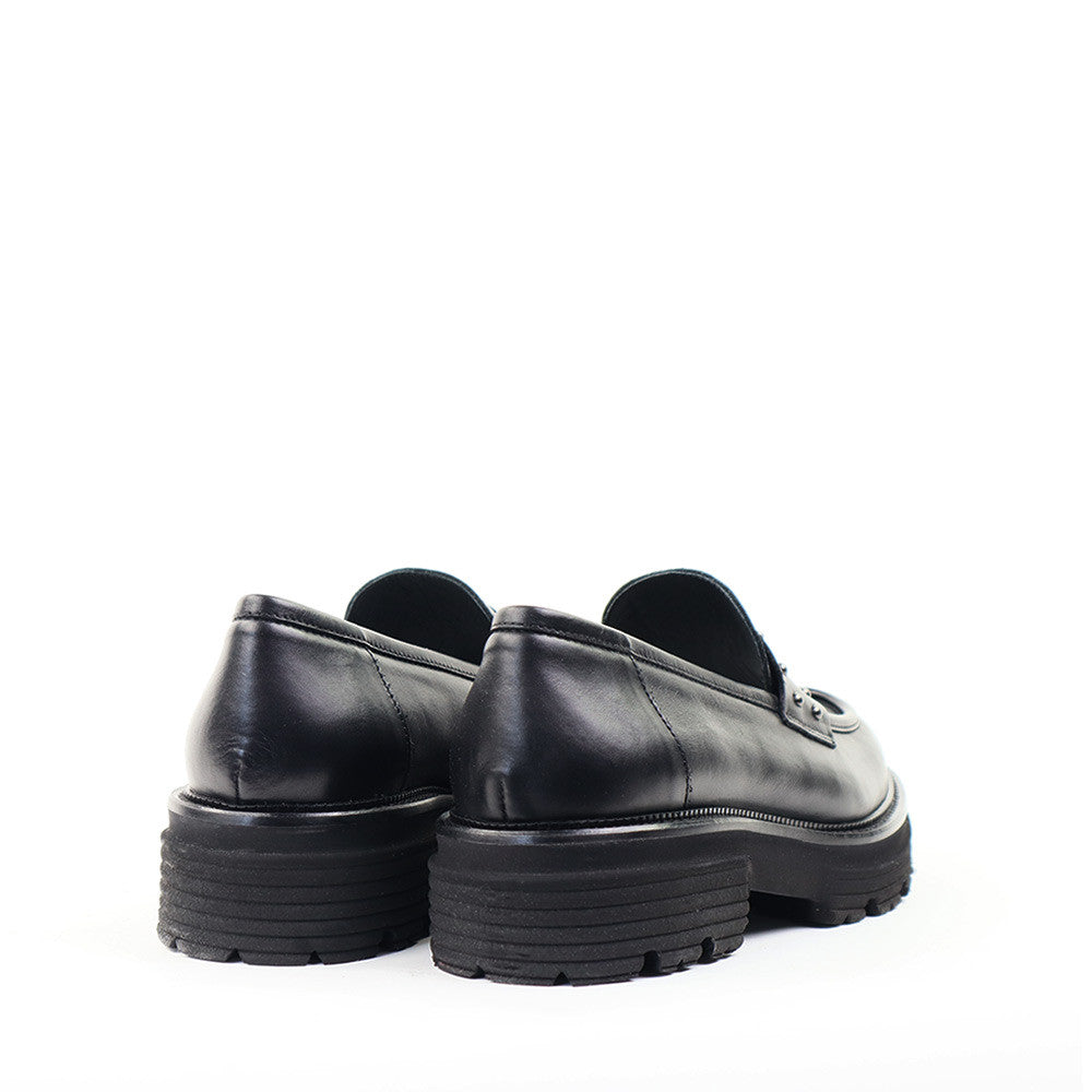 Mat 20 7340 Black Leather heel view - Hanigs Footwear