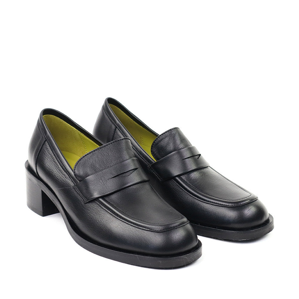 Mat 20 S400 Loafer Black angle view - Hanig's Footwear