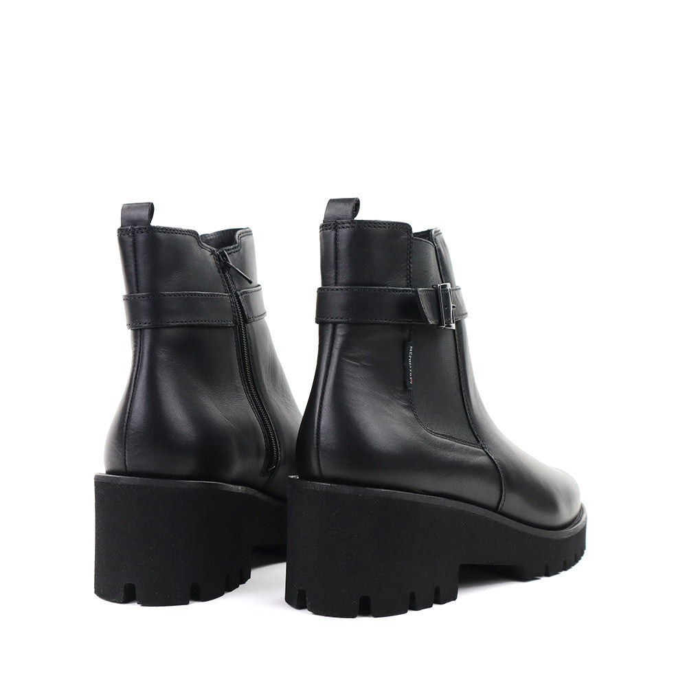 Mephisto Fauve Black 7800 heel view - Hanig's Footwear