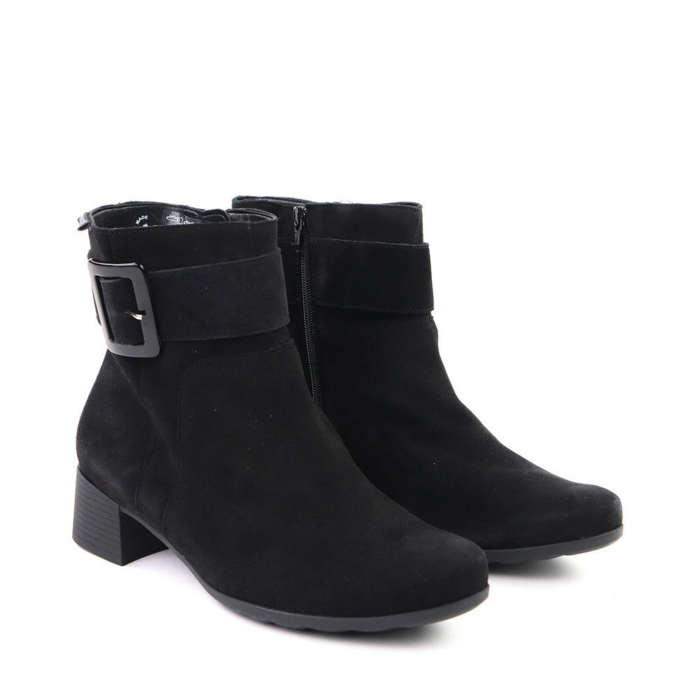 Mephisto Gianina Black 12200 angle view - Hanig's Footwear