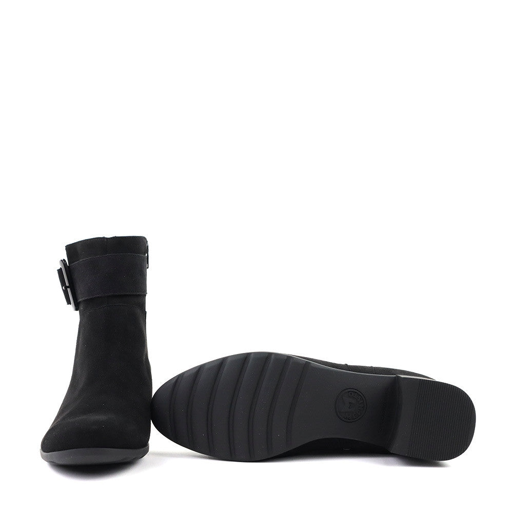 Mephisto Gianina Black 12200 sole view - Hanig's Footwear