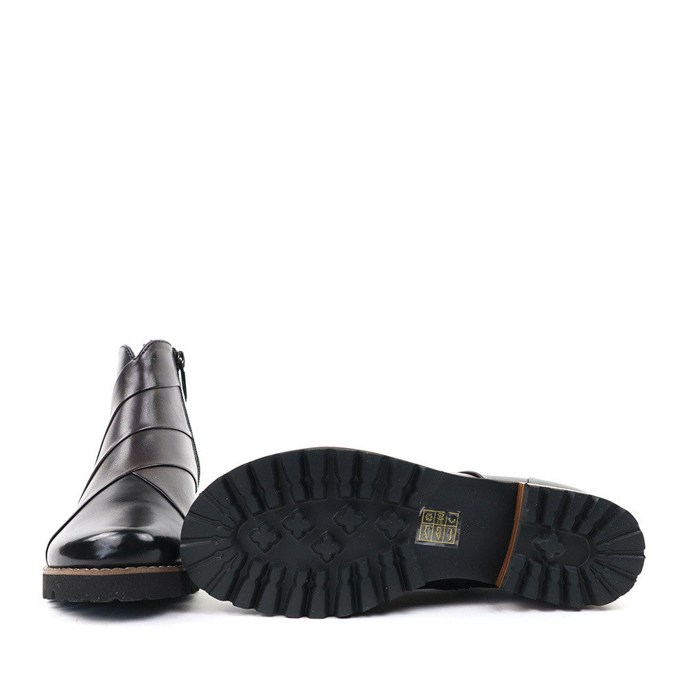 Regarde le Ciel Layla-04 Black sole view - Hanig's Footwear