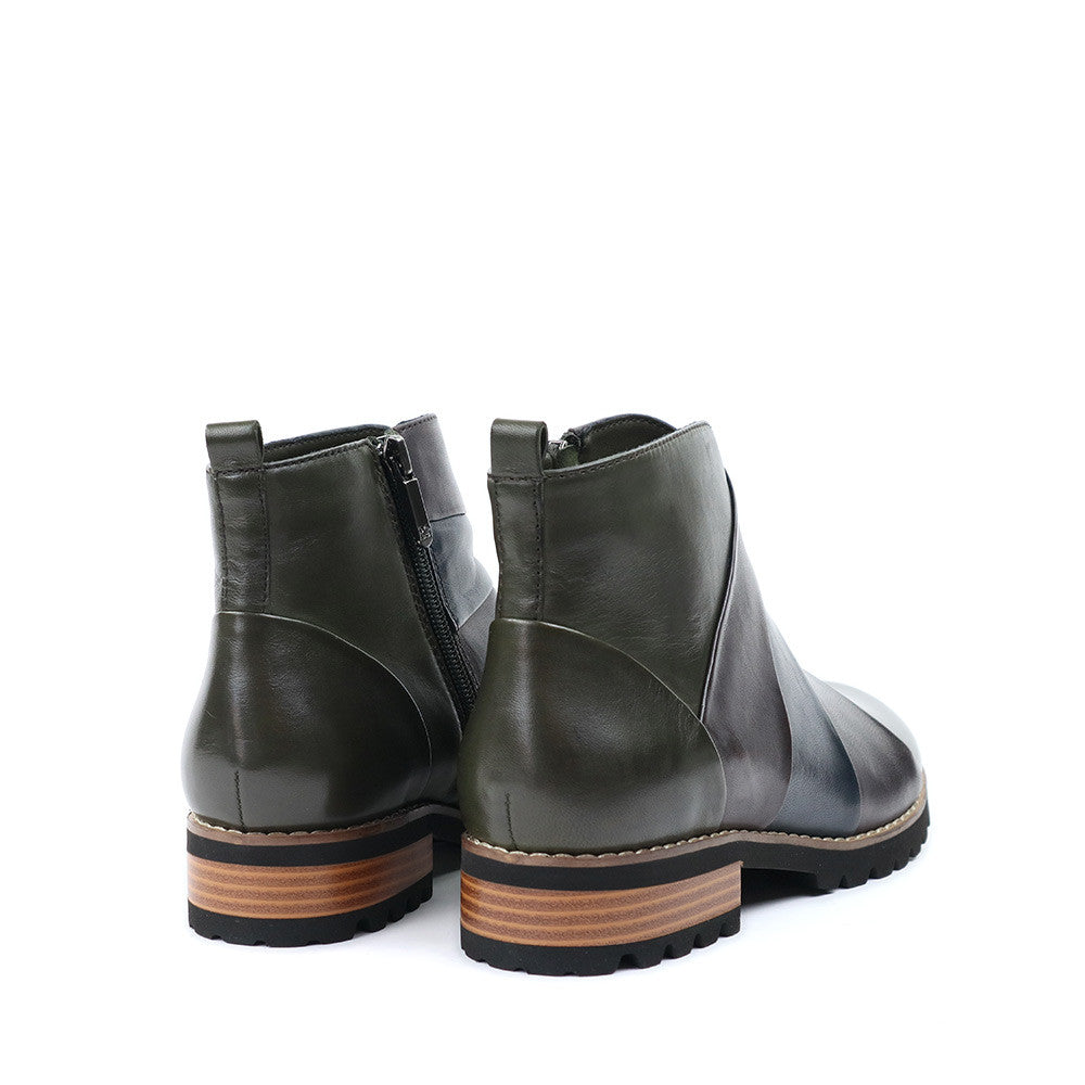 Regarde le Ciel Layla-04 Muschio heel view - Hanig's Footwear