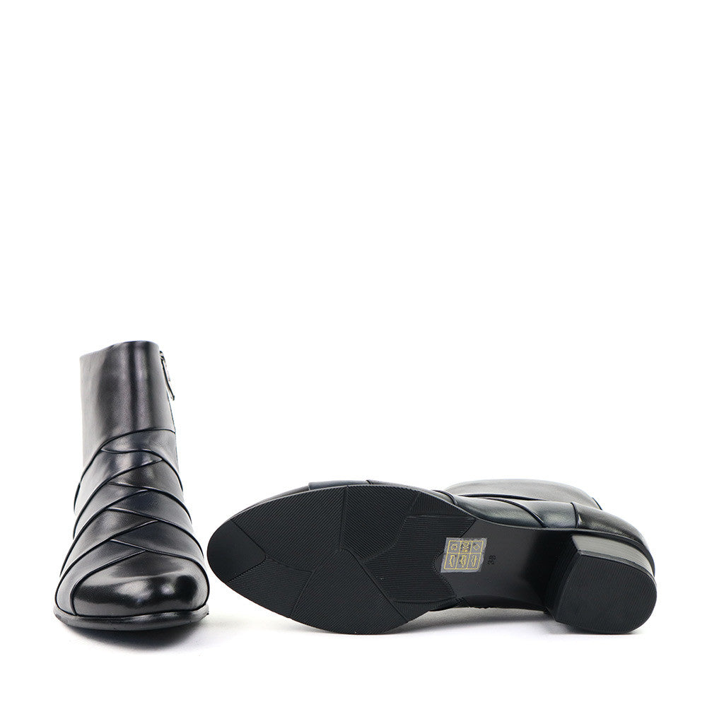 Regarde le Ciel Stefany-172 Black/Navy sole view - Hanig's Footwear