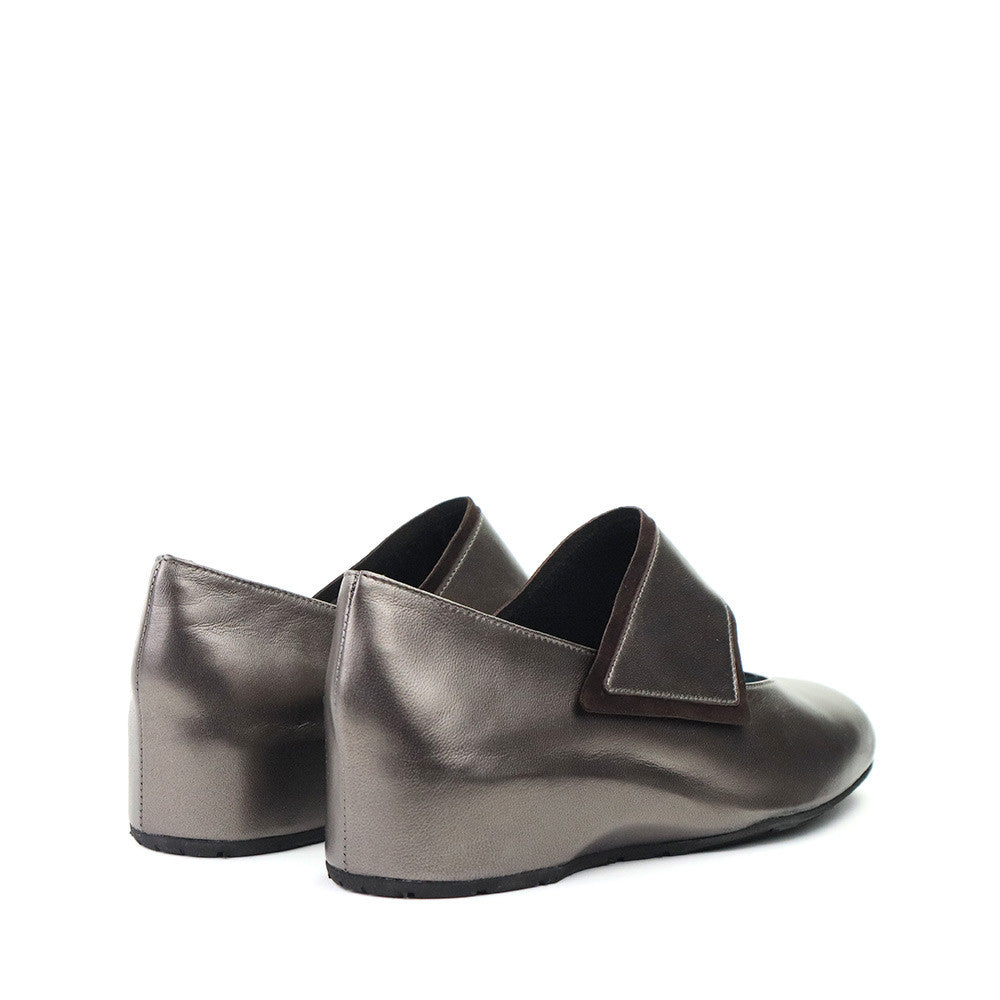 Thierry Rabotin Abra 2378 Bronze Taffetas heel view - Hanig's Footwear