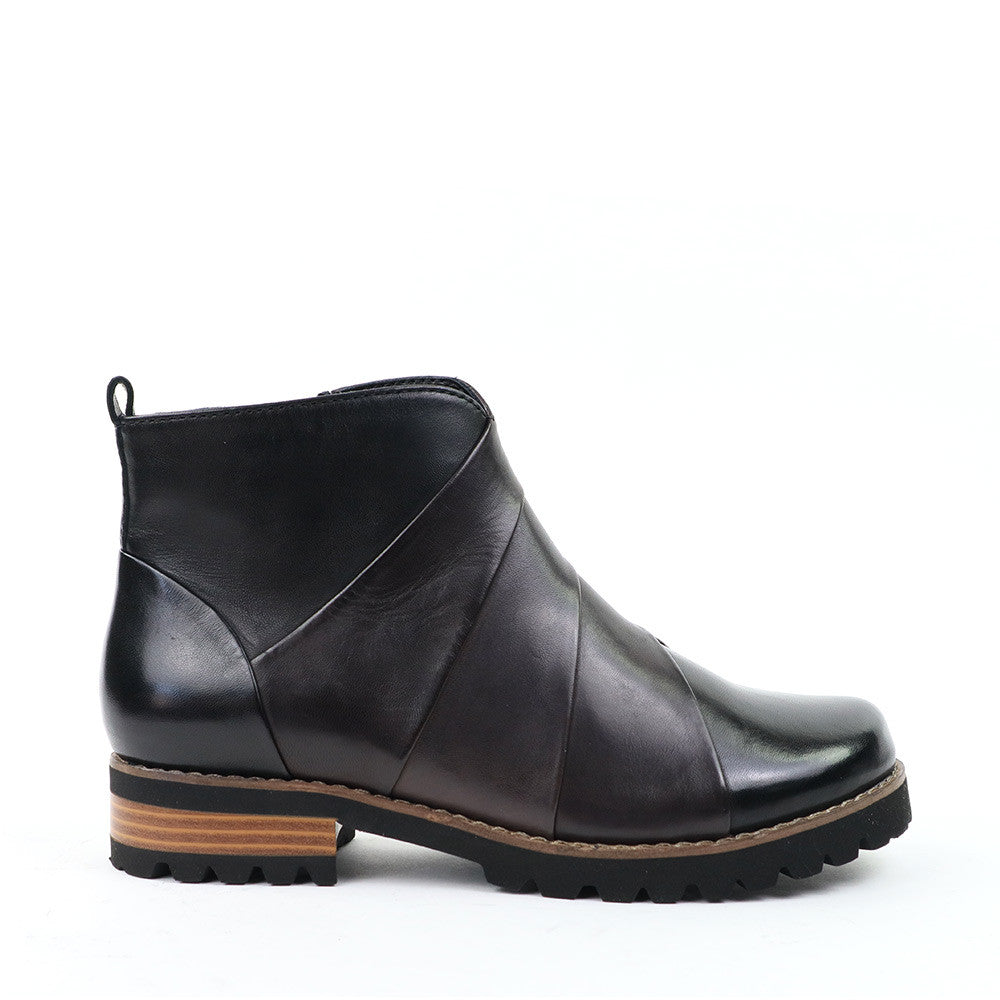 Regarde le Ciel Layla-04 Black side view - Hanig's Footwear