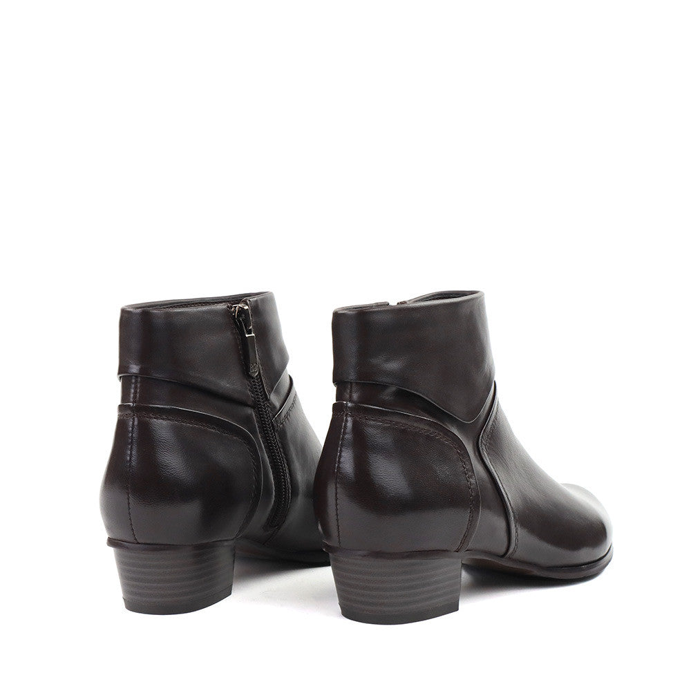 Regarde le Ciel Stefany-378 Brown heel view - Hanig's Footwear