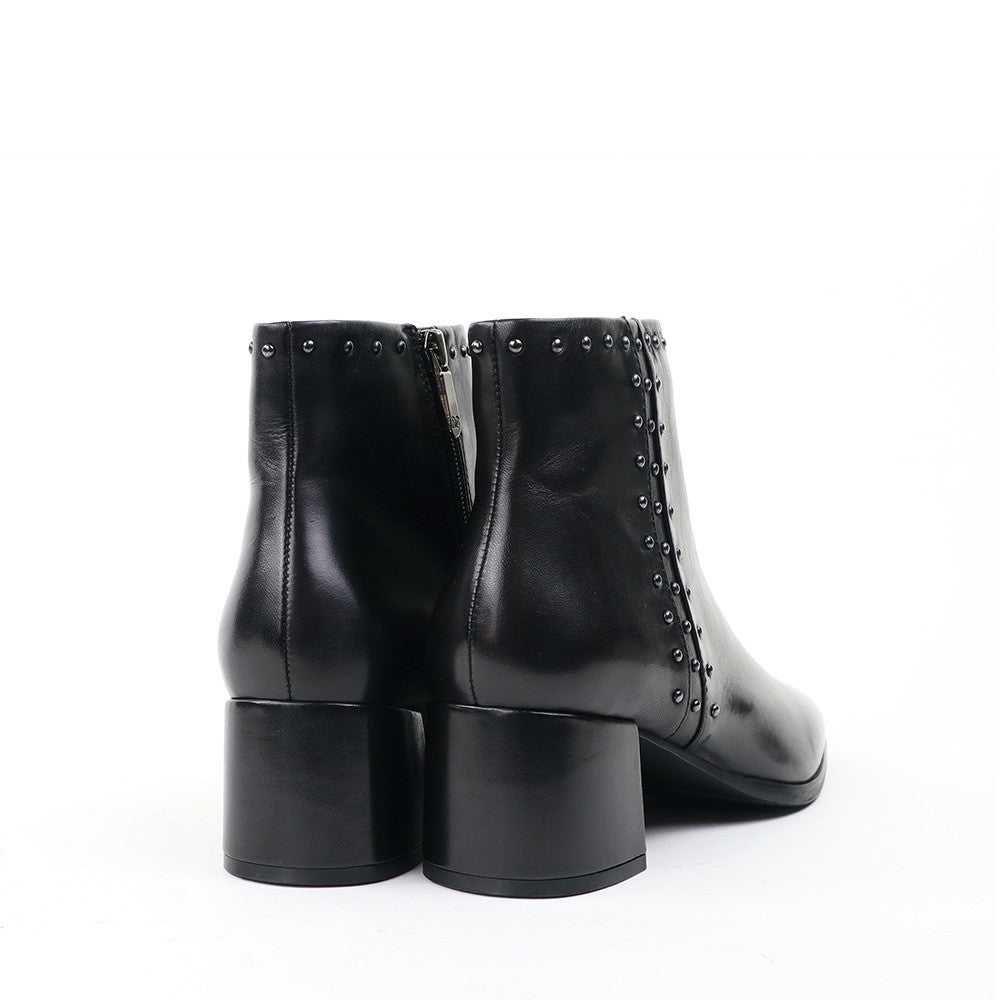 Regarde le Ciel Pilar-01 Black heel view - Hanig's Footwear